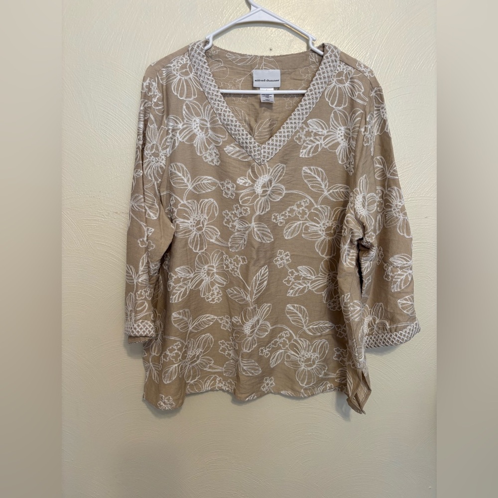 Alfred Dunner L Beige Floral Embroidered Top Boho V-Neck 3/4 Sleeve